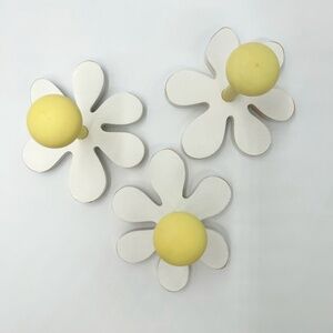 Pottery Barn Kids Wooden Daisy Flower Wall Hooks/Pegs Set of 3 White w/ Yellow